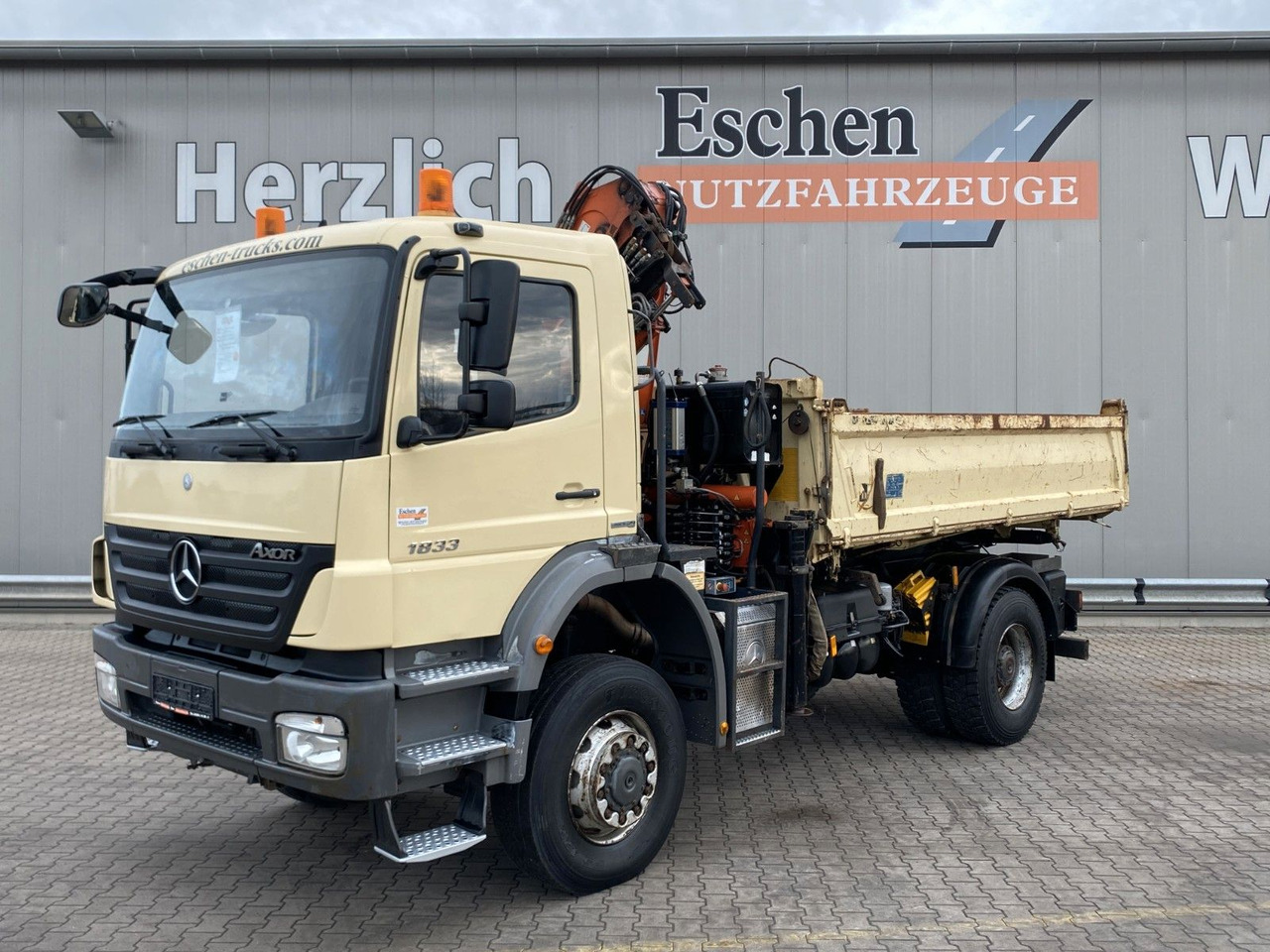Mercedes-Benz 1833 4x4 Axor | Atlas 105.2-A2*Funk*AHK*3 Sitze - قلابات, شاحنة كرين: صور 1 Mercedes-Benz 1833 4x4 Axor | Atlas 105.2-A2*Funk*AHK*3 Sitze - قلابات, شاحنة كرين: صور 1