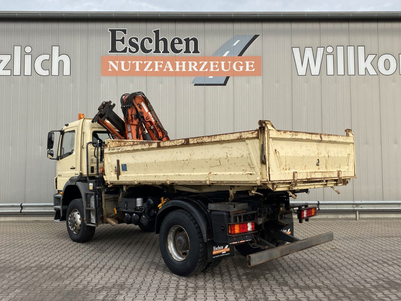 Mercedes-Benz 1833 4x4 Axor | Atlas 105.2-A2*Funk*AHK*3 Sitze - قلابات, شاحنة كرين: صور 4 Mercedes-Benz 1833 4x4 Axor | Atlas 105.2-A2*Funk*AHK*3 Sitze - قلابات, شاحنة كرين: صور 4