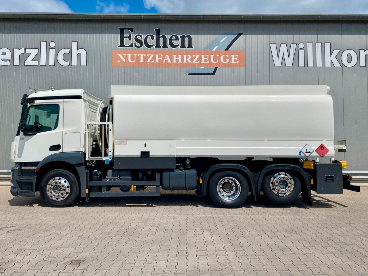 Mercedes-Benz 2540 Antos | A3*3x Kammern/20.990ltr*Kamera*Navi - شاحنة صهريج: صور 2 Mercedes-Benz 2540 Antos | A3*3x Kammern/20.990ltr*Kamera*Navi - شاحنة صهريج: صور 2