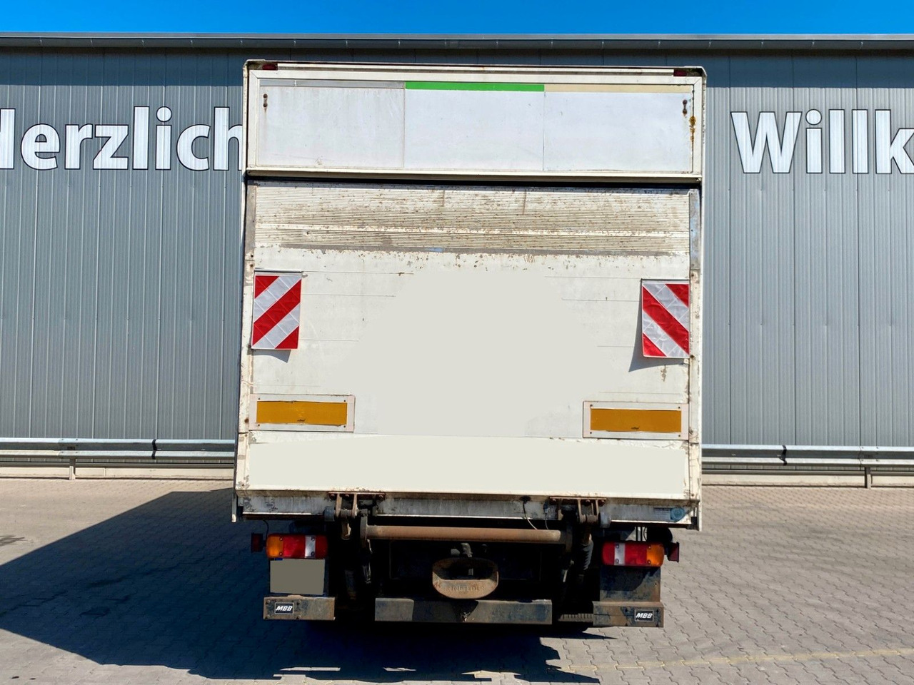 Mercedes-Benz 818 Atego | MBB LBW 1,00to.*3x Sitze*AHK*Teppich - الشاحنات الصغيرة صندوق مغلق: صور 4 Mercedes-Benz 818 Atego | MBB LBW 1,00to.*3x Sitze*AHK*Teppich - الشاحنات الصغيرة صندوق مغلق: صور 4