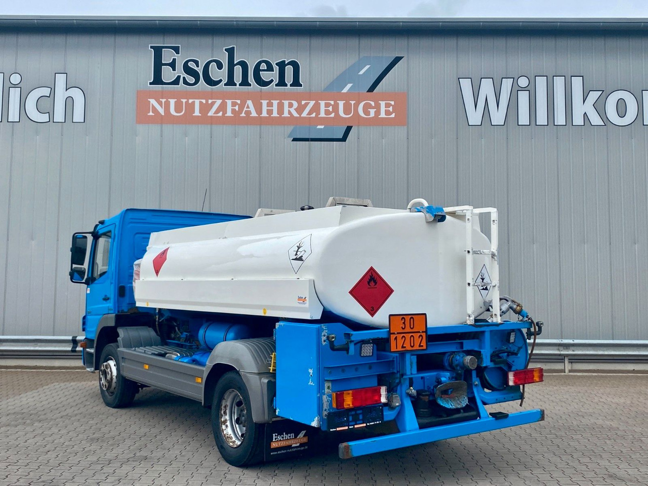 Mercedes-Benz Atego 1318 | Esterer A3*7480ltr*AHK*1.Hand - شاحنة صهريج: صور 3 Mercedes-Benz Atego 1318 | Esterer A3*7480ltr*AHK*1.Hand - شاحنة صهريج: صور 3