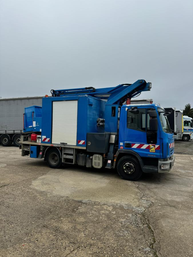 Iveco Eurocargo 100E18 - مصاعد الازدهار محمولة على شاحنة: صور 4 Iveco Eurocargo 100E18 - مصاعد الازدهار محمولة على شاحنة: صور 4