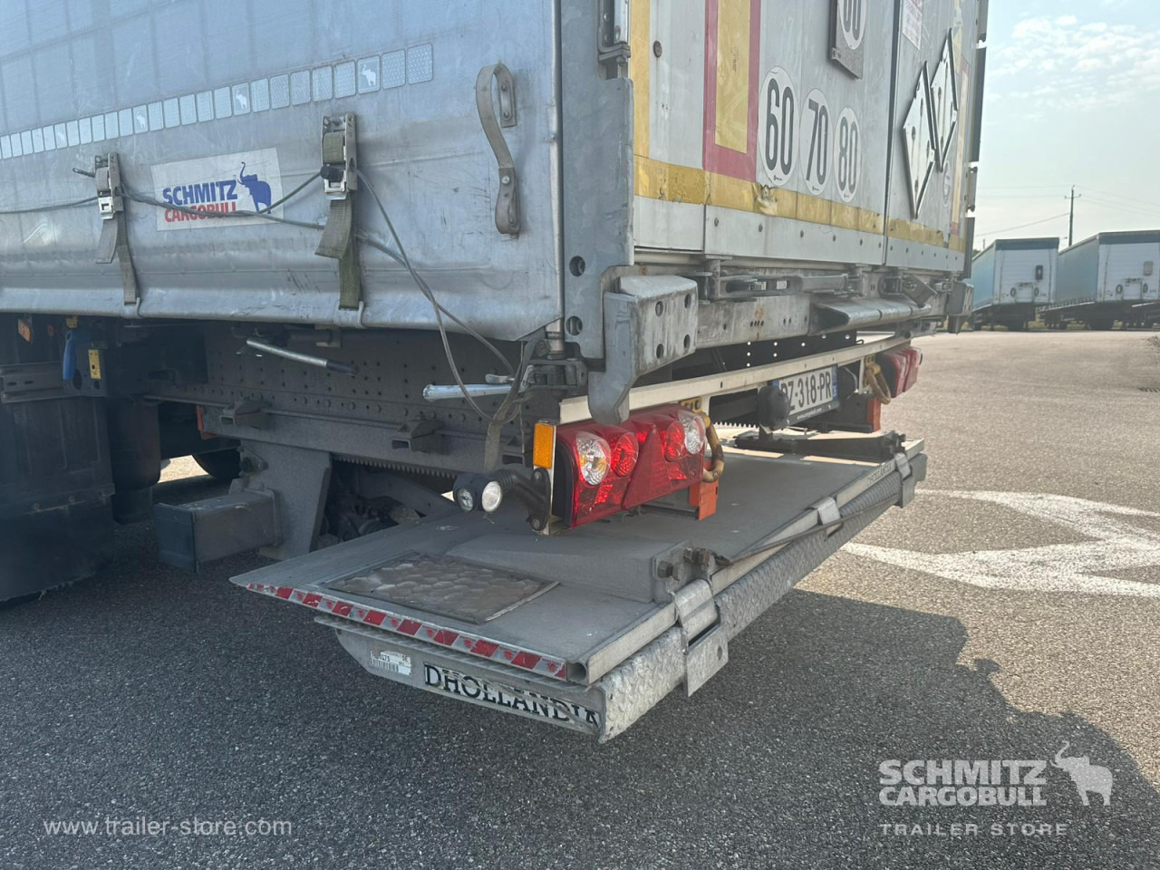 SCHMITZ Curtainsider Standard Taillift - الخيمة نصف مقطورة: صور 3 SCHMITZ Curtainsider Standard Taillift - الخيمة نصف مقطورة: صور 3