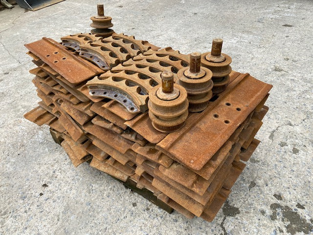 Bodenplatten 750mm - CAT D 6 K/N LGP - Systeme One - 246-5726 - مسارات للحفارات - آلات البناء: صور 3 Bodenplatten 750mm - CAT D 6 K/N LGP - Systeme One - 246-5726 - مسارات للحفارات - آلات البناء: صور 3