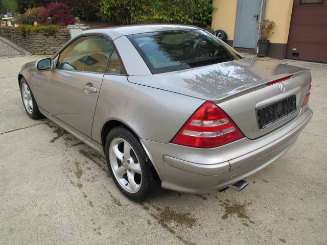 Mercedes SLK 200 - سيارة: صور 4 Mercedes SLK 200 - سيارة: صور 4