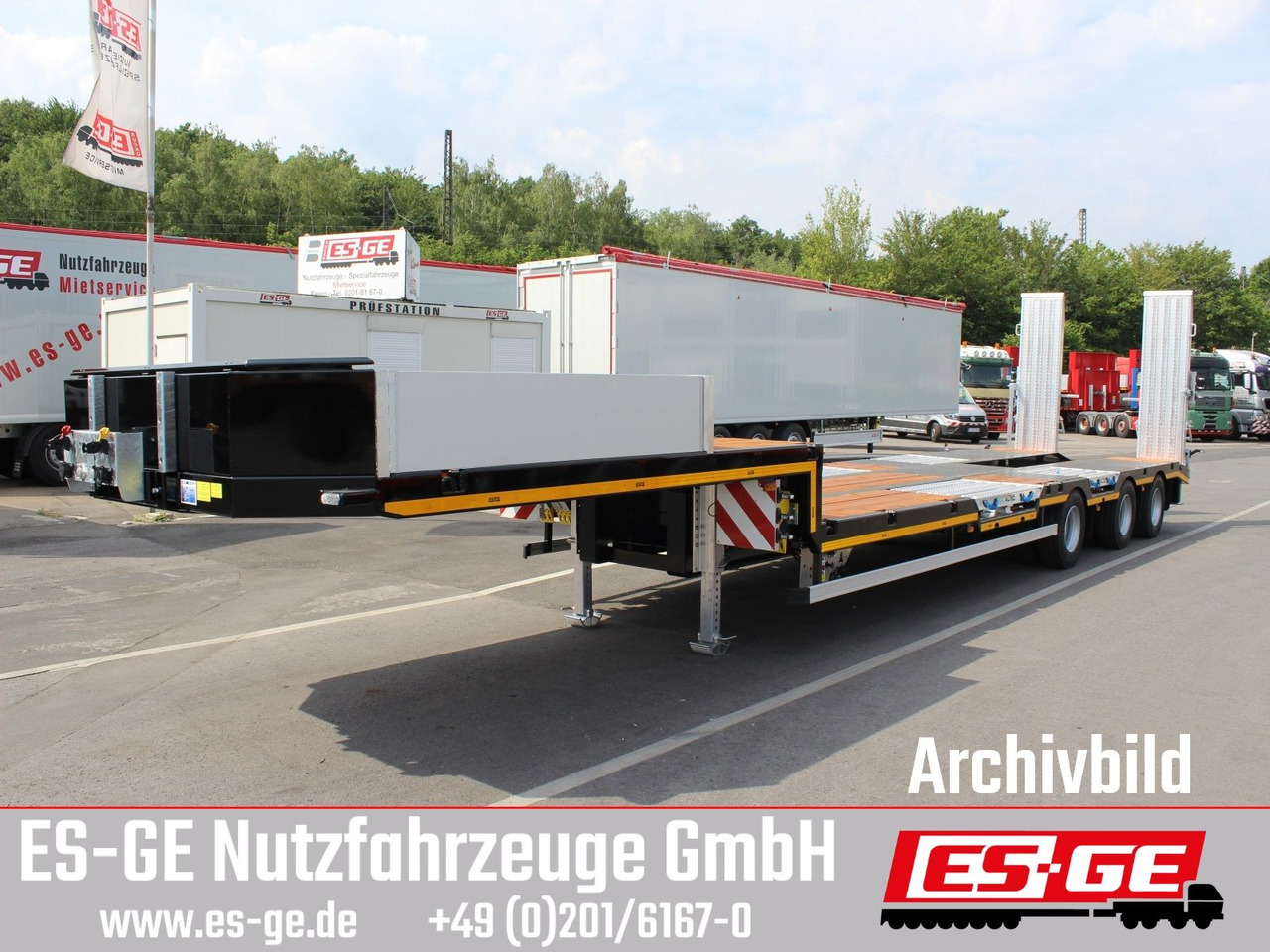 ES-GE 3-Achs-Satteltieflader mit Radmulden - عربة مسطحة منخفضة نصف مقطورة: صور 1 ES-GE 3-Achs-Satteltieflader mit Radmulden - عربة مسطحة منخفضة نصف مقطورة: صور 1