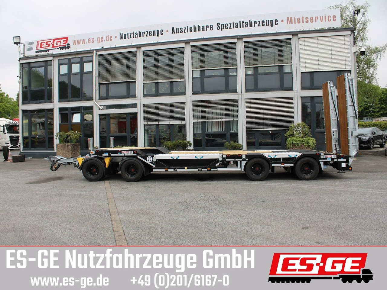 Schwarzmüller Tieflader mit gekröpftem Plateau - عربة مسطحة منخفضة مقطورة: صور 3 Schwarzmüller Tieflader mit gekröpftem Plateau - عربة مسطحة منخفضة مقطورة: صور 3