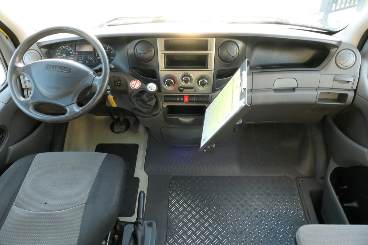 Interior photo 2: الشاحنات الصغيرة صندوق مغلق IVECO Daily 35 S11 C30C AUTOMATIK KAMERA MAXI KAMERA R