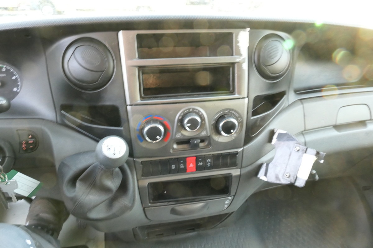 الشاحنات الصغيرة صندوق مغلق IVECO Daily 35 S11 C30C AUTOMATIK KAMERA MAXI KAMERA R: صور 8