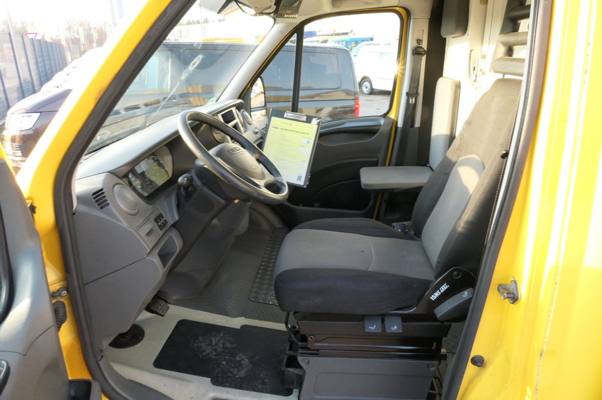 Interior photo 3: الشاحنات الصغيرة صندوق مغلق IVECO Daily 35 S11 C30C AUTOMATIK KAMERA MAXI KAMERA R