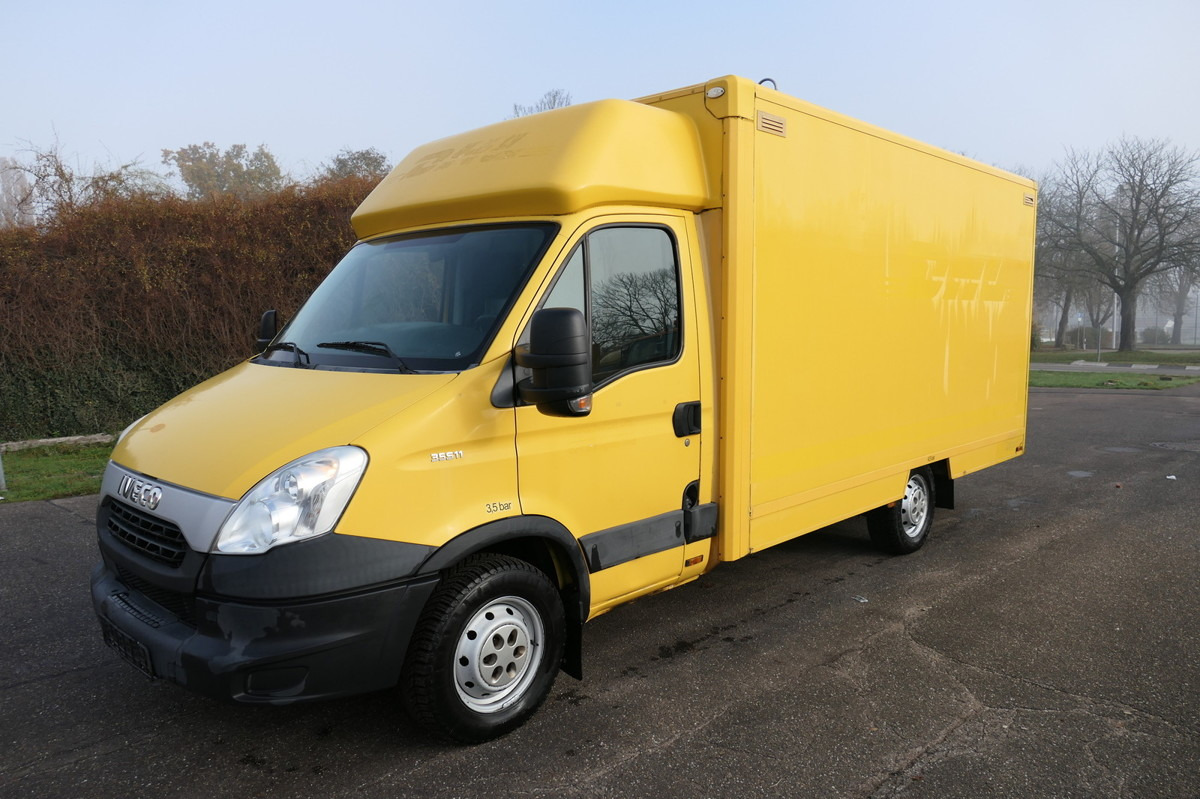 IVECO Daily 35 S11 C30C AUTOMATIK KAMERA Regale LUFT D - الشاحنات الصغيرة صندوق مغلق: صور 1 IVECO Daily 35 S11 C30C AUTOMATIK KAMERA Regale LUFT D - الشاحنات الصغيرة صندوق مغلق: صور 1