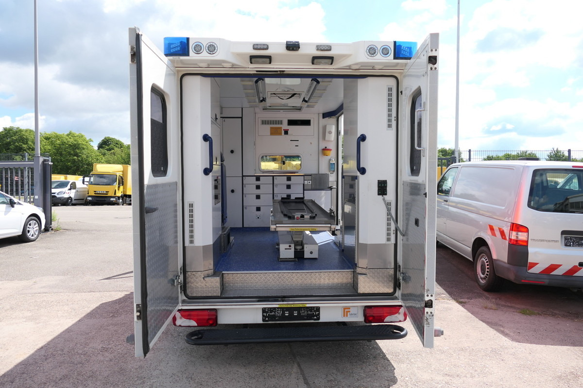 MERCEDES-BENZ Sprinter 519 CDI Klima Krankenwagen Fahrtec Aufb - سيارة إسعاف: صور 5 MERCEDES-BENZ Sprinter 519 CDI Klima Krankenwagen Fahrtec Aufb - سيارة إسعاف: صور 5