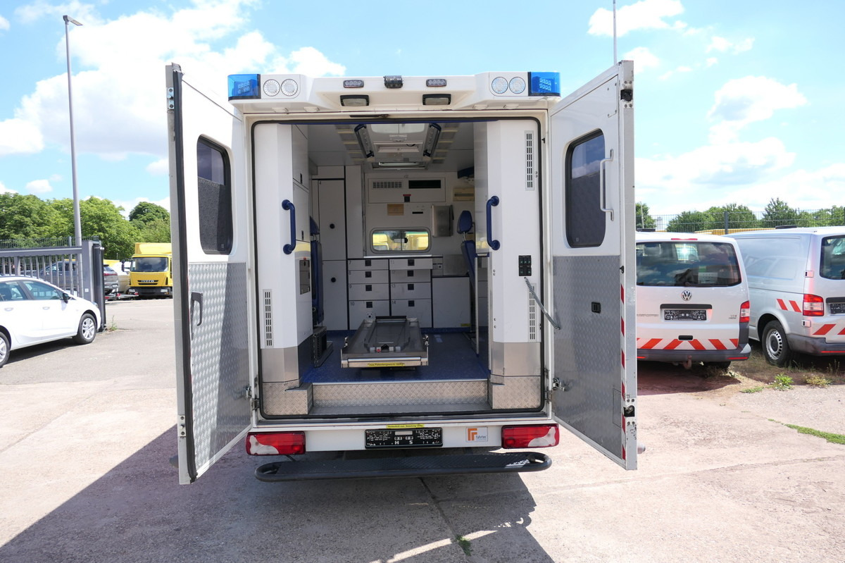 MERCEDES-BENZ Sprinter 519 CDI Klima Krankenwagen Fahrtec Aufb - سيارة إسعاف: صور 5 MERCEDES-BENZ Sprinter 519 CDI Klima Krankenwagen Fahrtec Aufb - سيارة إسعاف: صور 5