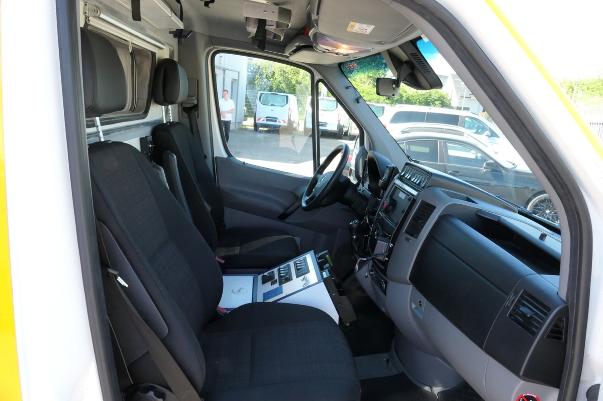 MERCEDES-BENZ Sprinter 519 CDI Klima Krankenwagen - سيارة إسعاف: صور 5 MERCEDES-BENZ Sprinter 519 CDI Klima Krankenwagen - سيارة إسعاف: صور 5