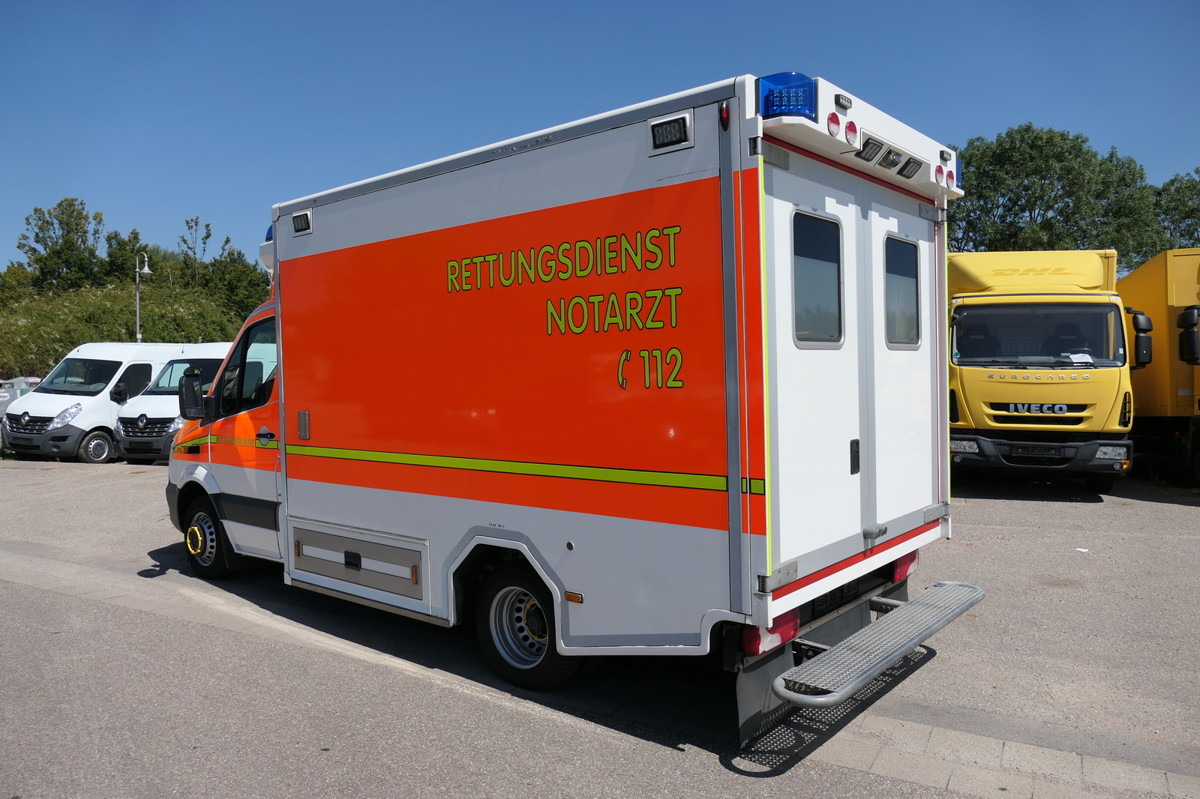 MERCEDES-BENZ Sprinter 519 CDI Klima Krankenwagen - سيارة إسعاف: صور 4 MERCEDES-BENZ Sprinter 519 CDI Klima Krankenwagen - سيارة إسعاف: صور 4