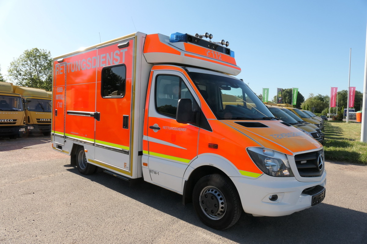 MERCEDES-BENZ Sprinter 519 CDI Klima Krankenwagen - سيارة إسعاف: صور 1 MERCEDES-BENZ Sprinter 519 CDI Klima Krankenwagen - سيارة إسعاف: صور 1