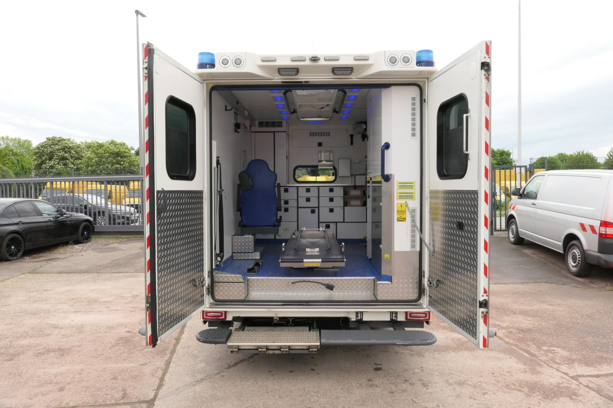 MERCEDES-BENZ Sprinter 519 CDI Klima Krankenwagen - سيارة إسعاف: صور 5 MERCEDES-BENZ Sprinter 519 CDI Klima Krankenwagen - سيارة إسعاف: صور 5