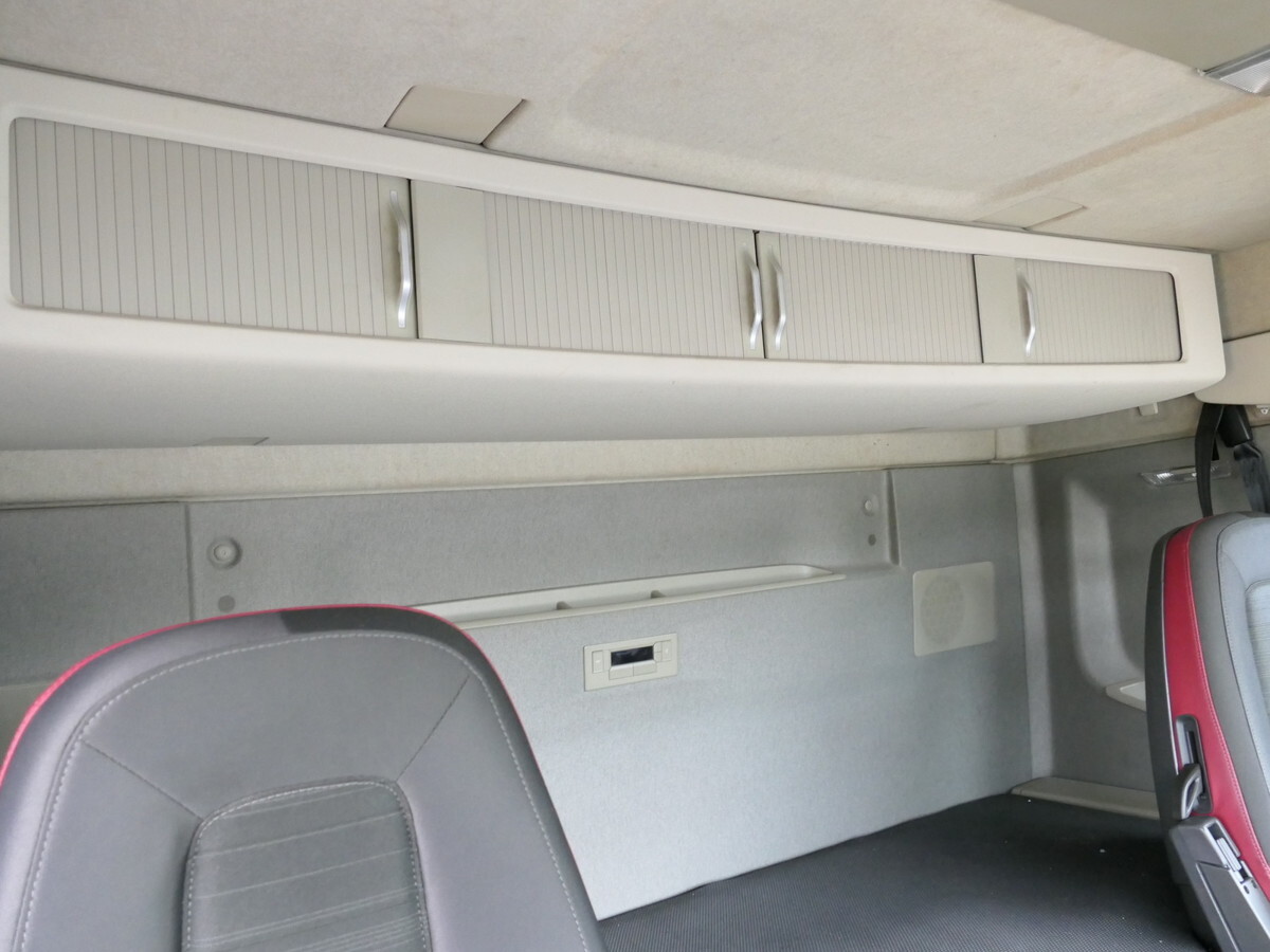 بصندوق مغلق شاحنة VOLVO FH 26.420 6x2 BDF: صور 9