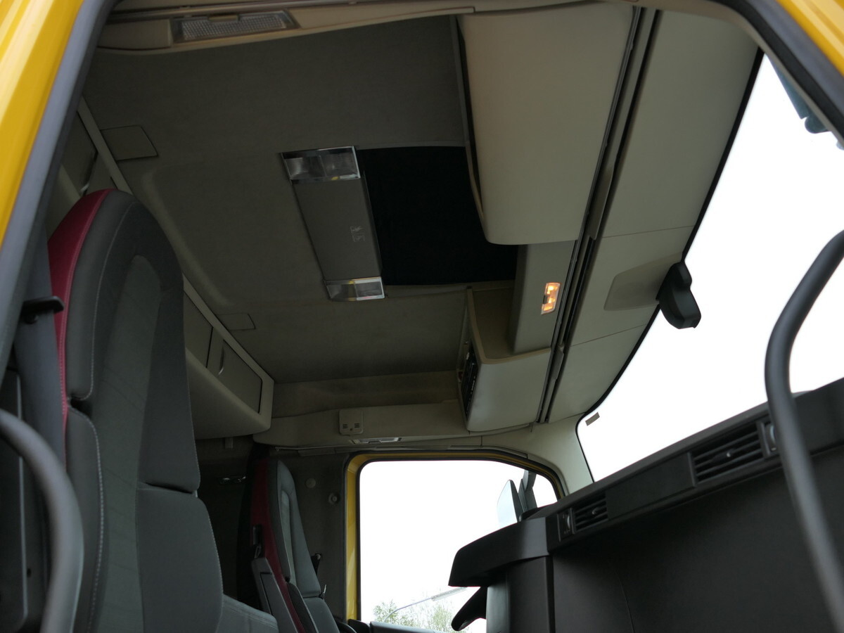 بصندوق مغلق شاحنة VOLVO FH 26.420 6x2 BDF: صور 7