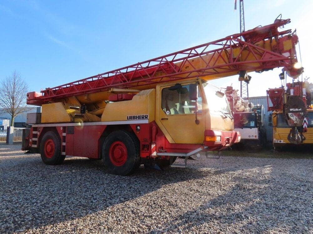 Liebherr LTM 1030-2.1 - رافعة لجميع التضاريس: صور 4 Liebherr LTM 1030-2.1 - رافعة لجميع التضاريس: صور 4