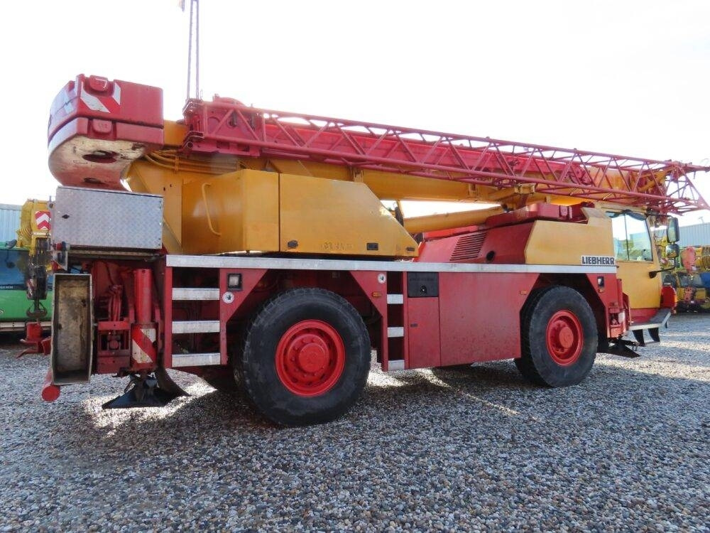 Liebherr LTM 1030-2.1 - رافعة لجميع التضاريس: صور 3 Liebherr LTM 1030-2.1 - رافعة لجميع التضاريس: صور 3