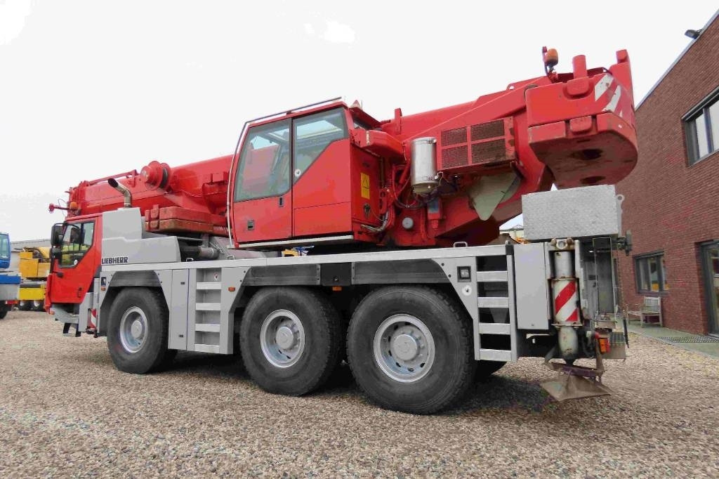 Liebherr LTM 1055-3.2 - رافعة لجميع التضاريس: صور 4 Liebherr LTM 1055-3.2 - رافعة لجميع التضاريس: صور 4