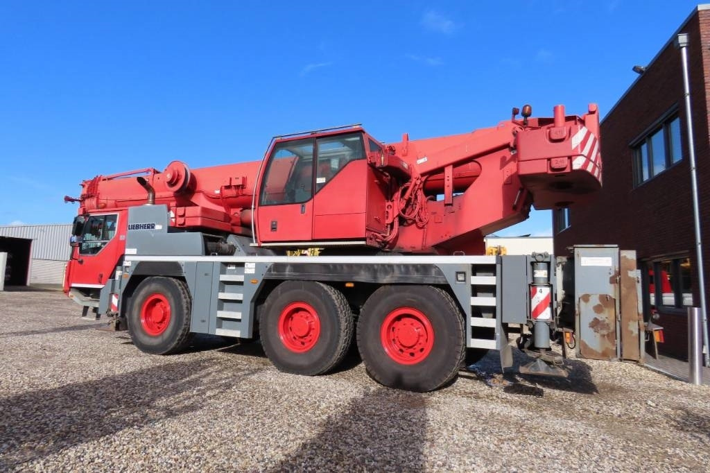 Liebherr LTM 1055-3.2 - رافعة لجميع التضاريس: صور 4 Liebherr LTM 1055-3.2 - رافعة لجميع التضاريس: صور 4