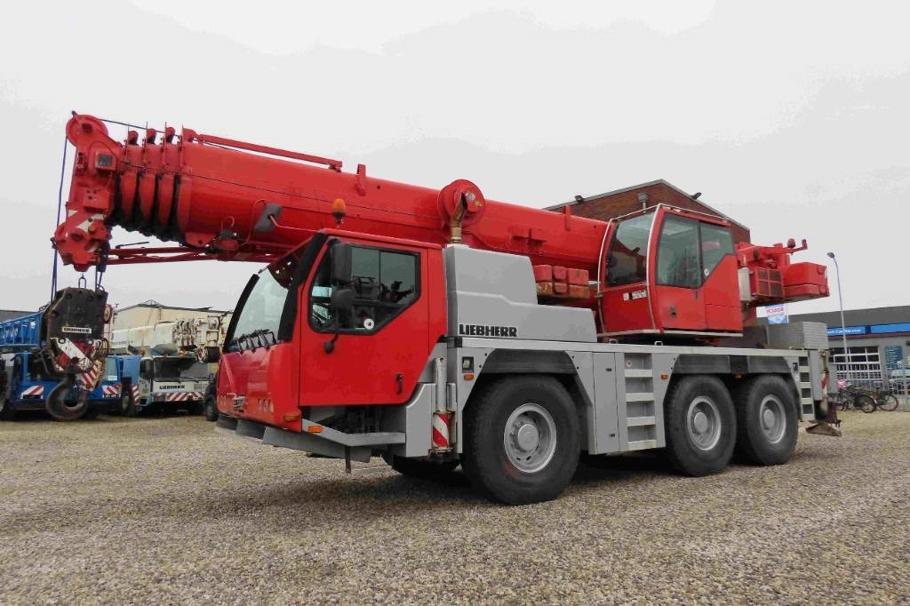 Liebherr LTM 1055-3.2 - رافعة لجميع التضاريس: صور 1 Liebherr LTM 1055-3.2 - رافعة لجميع التضاريس: صور 1
