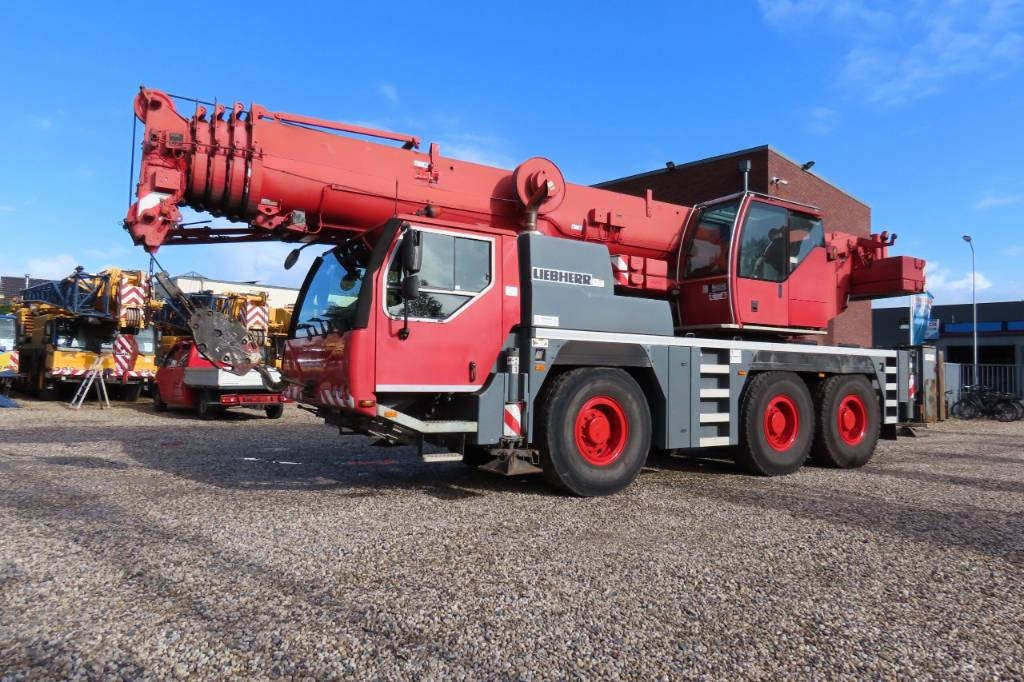 Liebherr LTM 1055-3.2 - رافعة لجميع التضاريس: صور 1 Liebherr LTM 1055-3.2 - رافعة لجميع التضاريس: صور 1