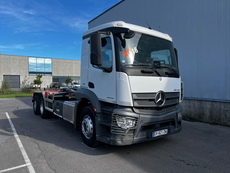 Mercedes-Benz Actros 2543 - شاحنة ذات الخطاف: صور 3 Mercedes-Benz Actros 2543 - شاحنة ذات الخطاف: صور 3
