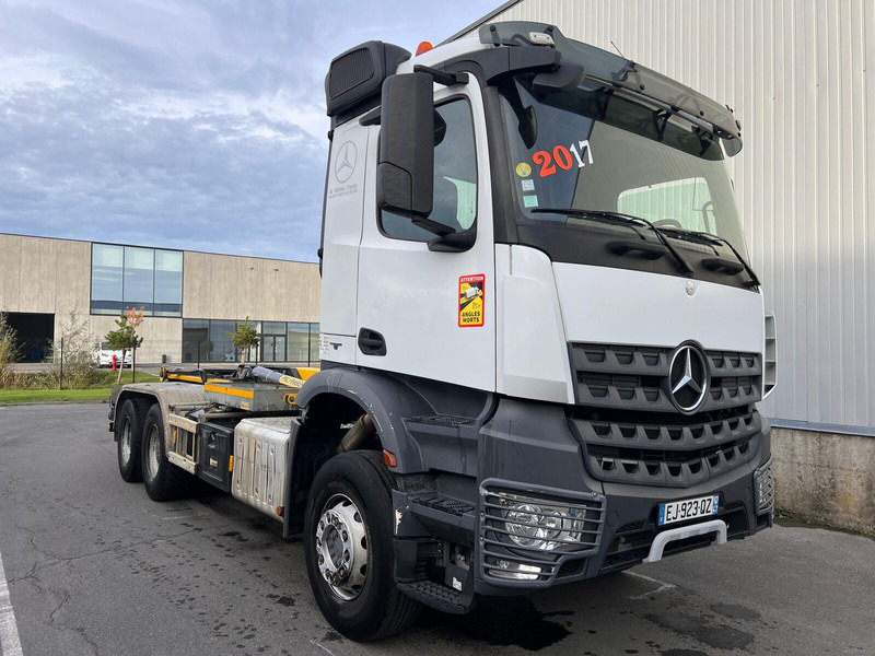 Mercedes-Benz Arocs 2645 - شاحنة ذات الخطاف: صور 3 Mercedes-Benz Arocs 2645 - شاحنة ذات الخطاف: صور 3