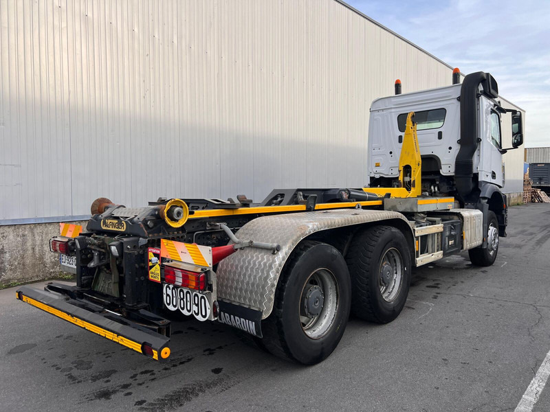 Mercedes-Benz Arocs 2645 - شاحنة ذات الخطاف: صور 5 Mercedes-Benz Arocs 2645 - شاحنة ذات الخطاف: صور 5