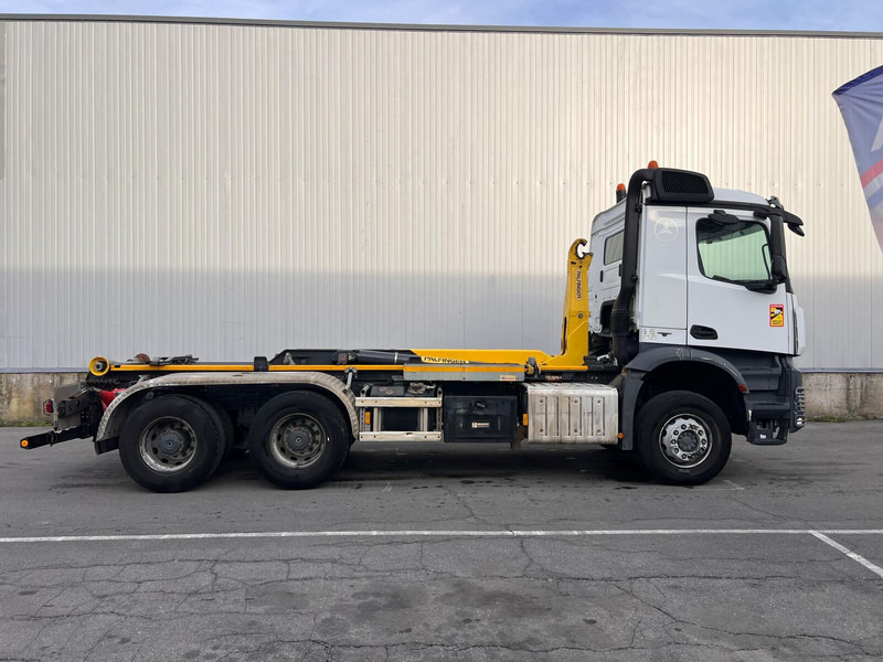 Mercedes-Benz Arocs 2645 - شاحنة ذات الخطاف: صور 4 Mercedes-Benz Arocs 2645 - شاحنة ذات الخطاف: صور 4
