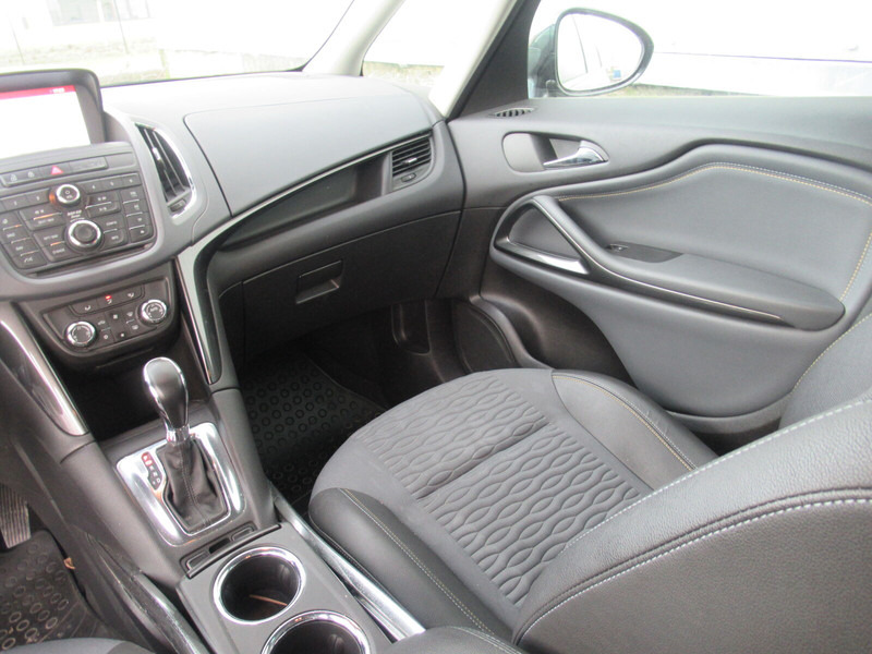 سيارة Opel Zafira Touren: صور 12