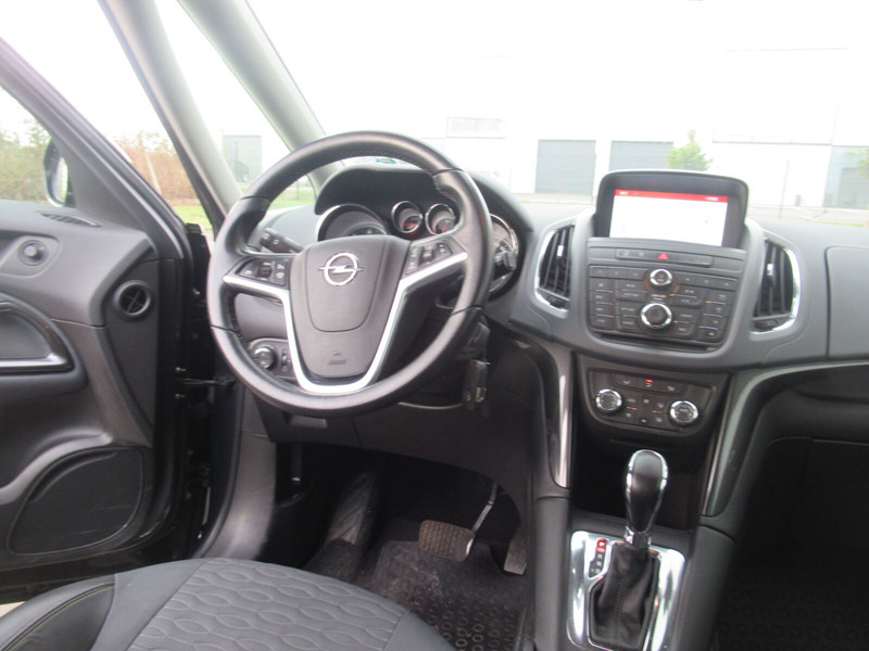 سيارة Opel Zafira Touren: صور 13