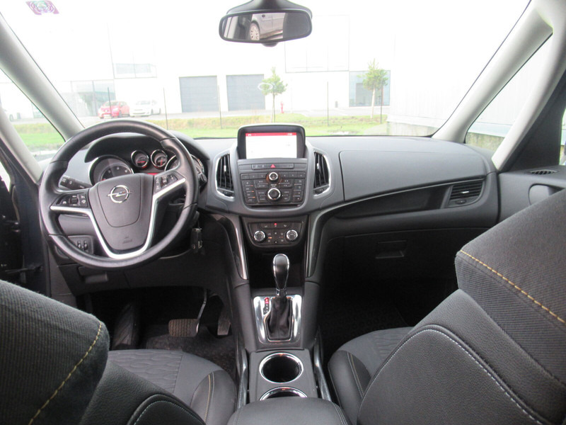 سيارة Opel Zafira Touren: صور 11