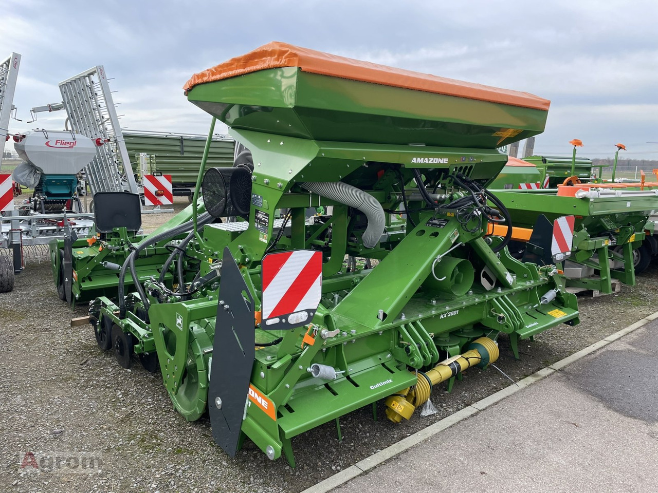 Amazone CENTAYA 3000 Spezial + KX 3001 - الة بذر: صور 1 Amazone CENTAYA 3000 Spezial + KX 3001 - الة بذر: صور 1