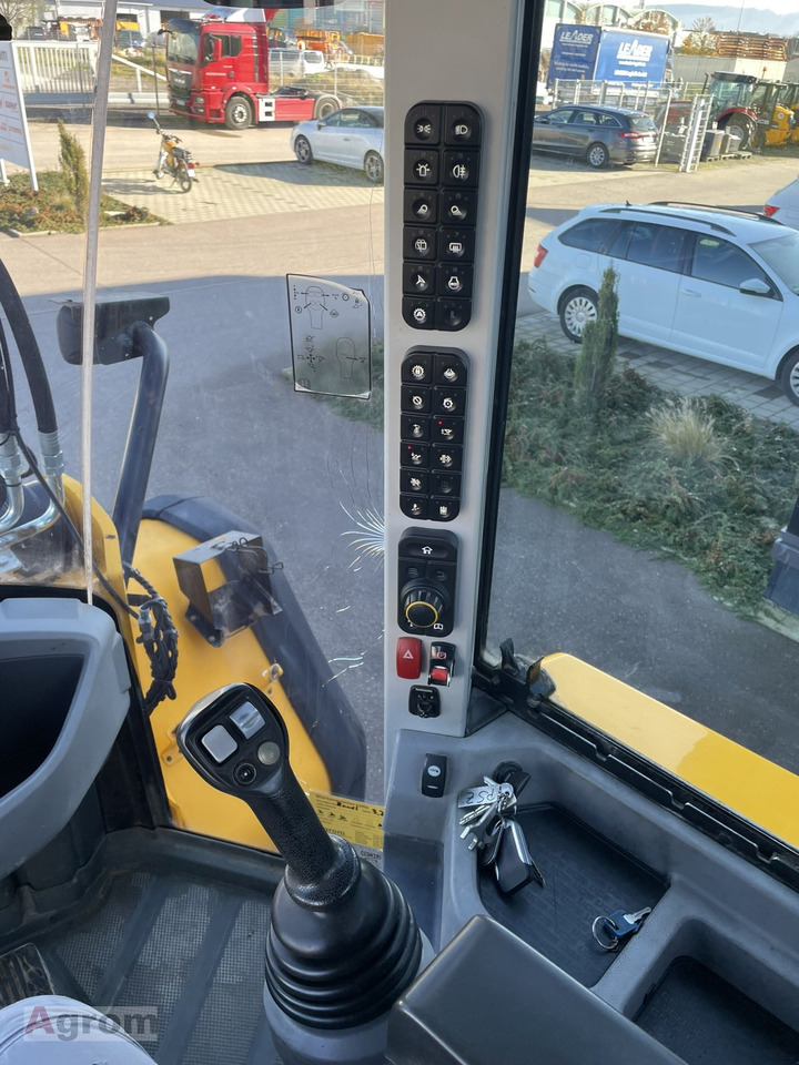 اللودر بعجل JCB 427 HT Agri: صور 12