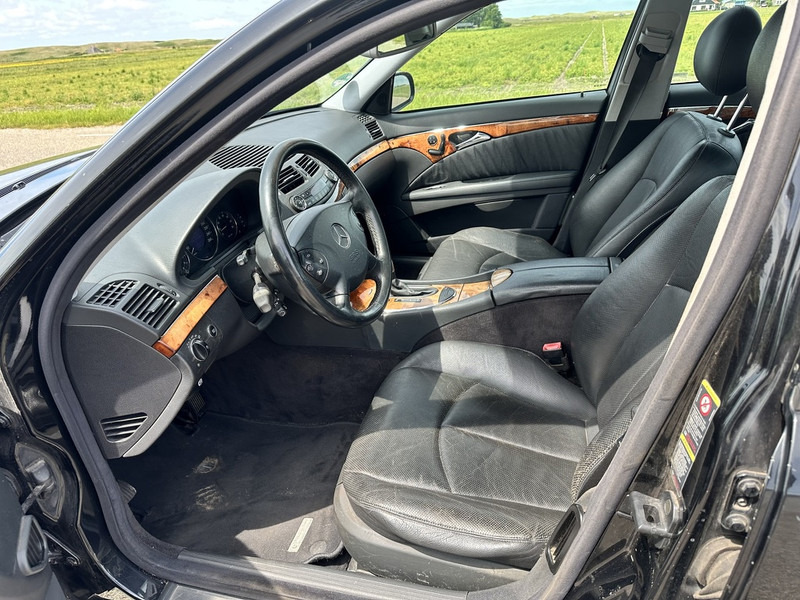 Mercedes-Benz E-Klasse 240 - سيارة: صور 4 Mercedes-Benz E-Klasse 240 - سيارة: صور 4