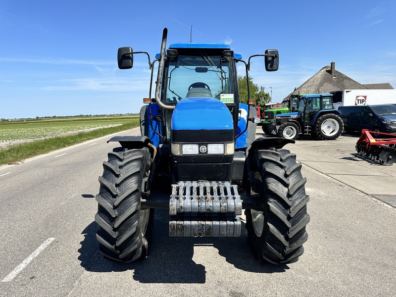 New Holland 8260 - جرار: صور 3 New Holland 8260 - جرار: صور 3