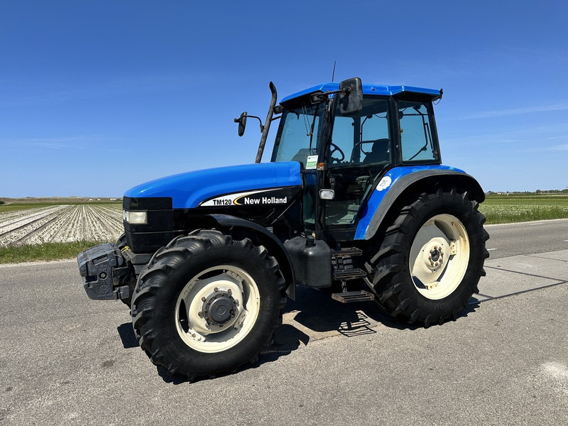 New Holland 8260 - جرار: صور 1 New Holland 8260 - جرار: صور 1