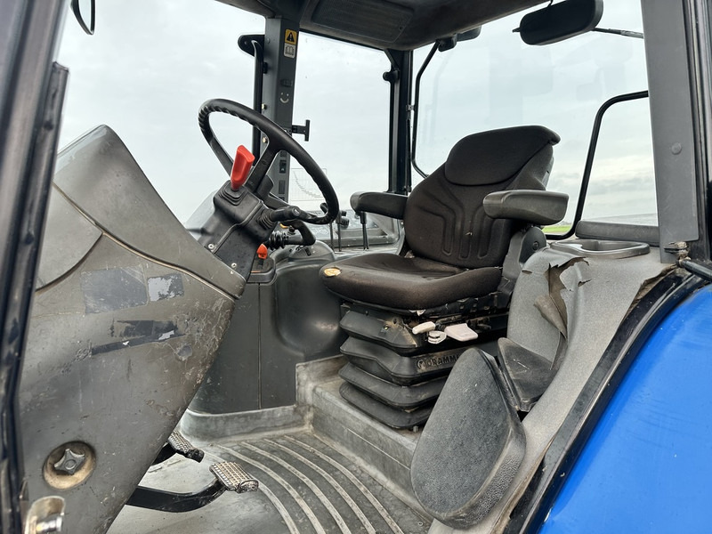 New Holland TM 135 - جرار: صور 4 New Holland TM 135 - جرار: صور 4
