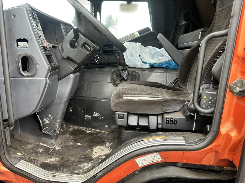 Scania P340 - شاحنة جرار: صور 4 Scania P340 - شاحنة جرار: صور 4