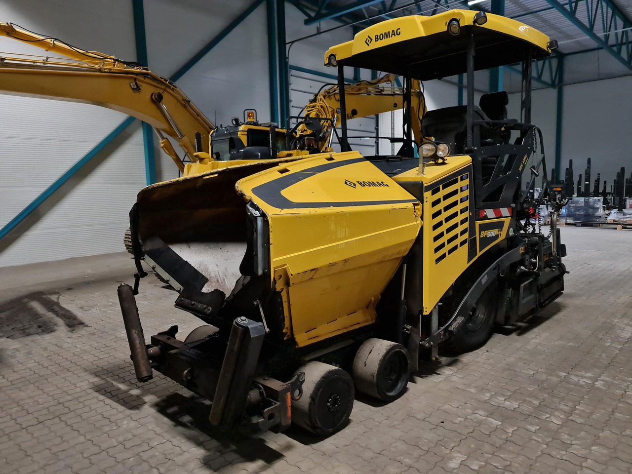 Bomag BF 300 P-2 - العامل بالقار: صور 2 Bomag BF 300 P-2 - العامل بالقار: صور 2