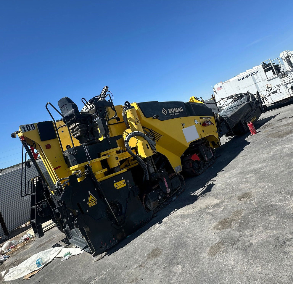 Bomag BM 1300/35 - ماكينات لصقل الأسفلت: صور 1 Bomag BM 1300/35 - ماكينات لصقل الأسفلت: صور 1