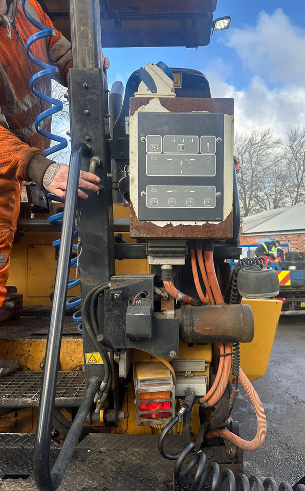 Caterpillar AP300D - العامل بالقار: صور 4 Caterpillar AP300D - العامل بالقار: صور 4