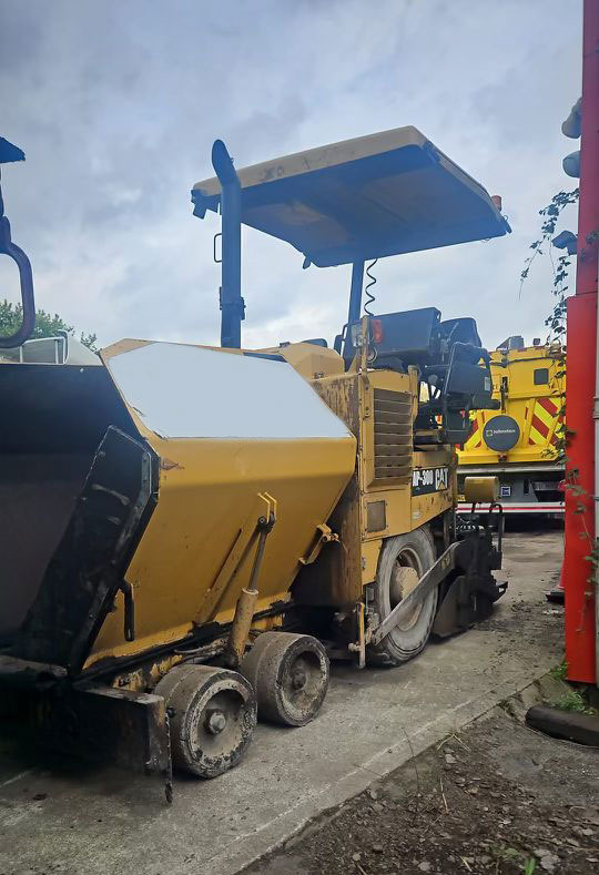 Caterpillar AP300D - العامل بالقار: صور 1 Caterpillar AP300D - العامل بالقار: صور 1