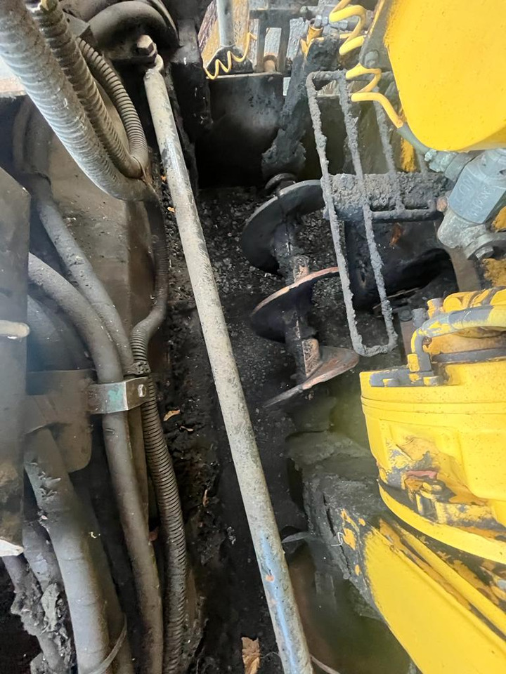 العامل بالقار Caterpillar AP600: صور 7