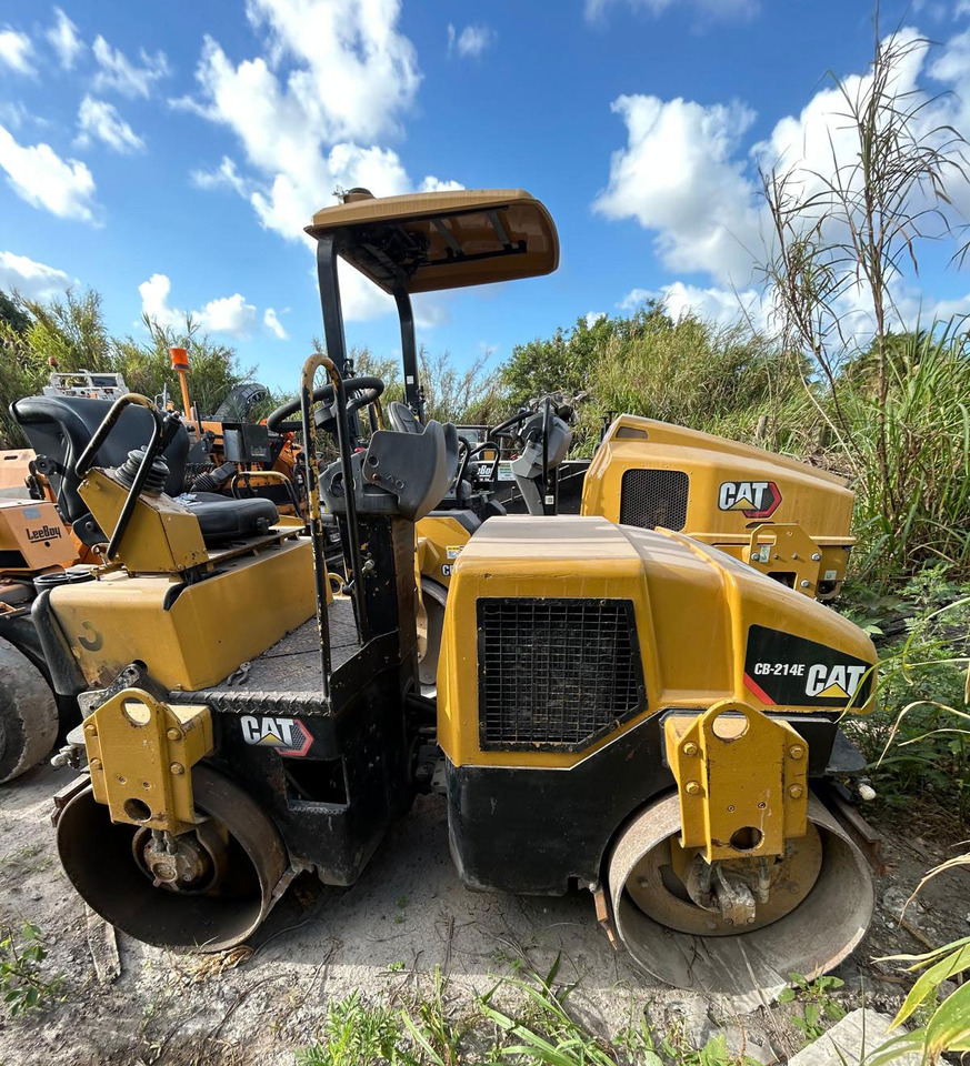 Caterpillar CB-214E - مدحلة: صور 2 Caterpillar CB-214E - مدحلة: صور 2