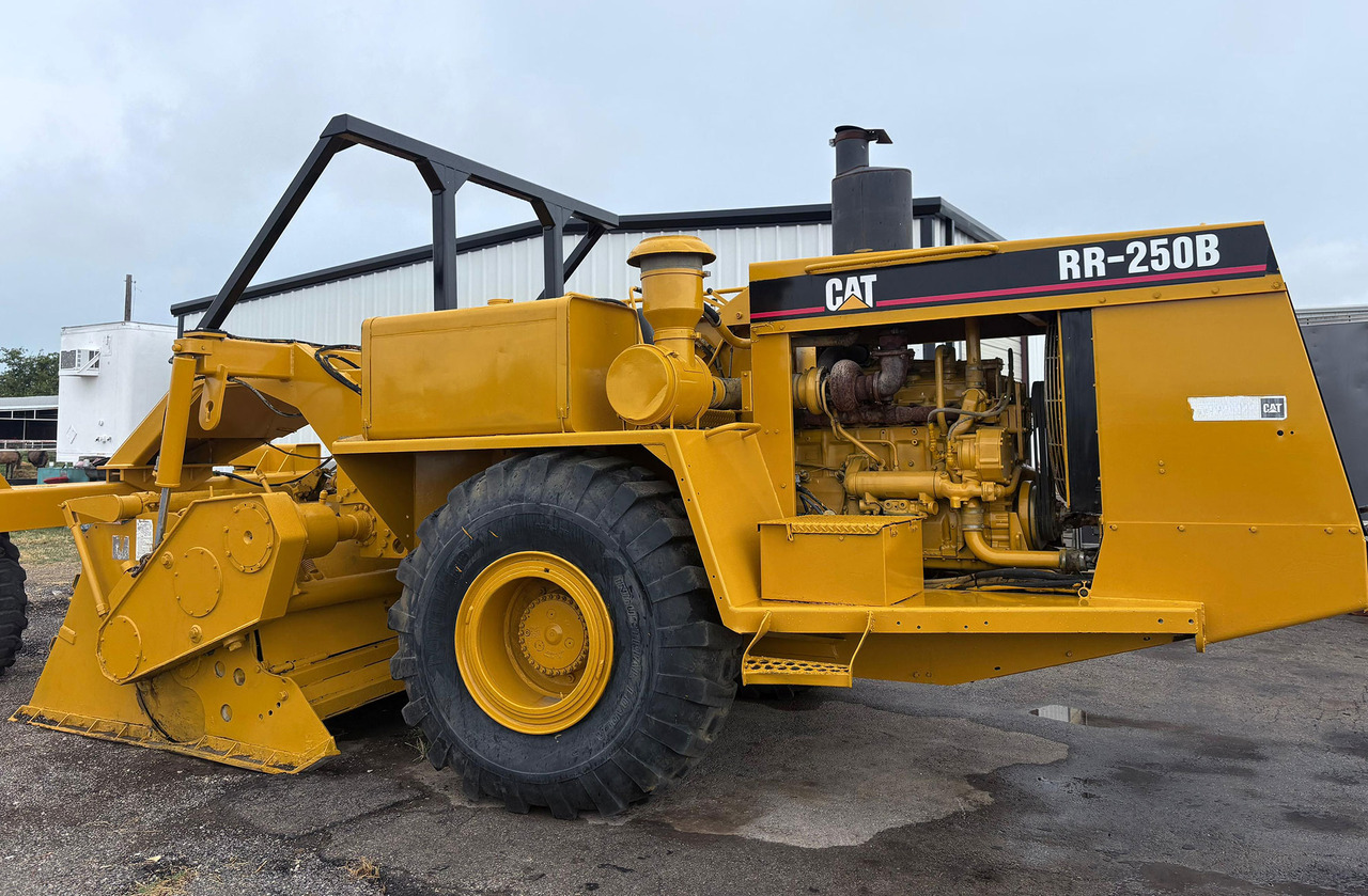 Caterpillar RR-250B - مثبت التربة: صور 3 Caterpillar RR-250B - مثبت التربة: صور 3
